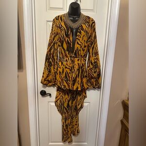 SG09-Ashley Stewart Yellow & Black High-low top with Bold Print w/puff sleeves